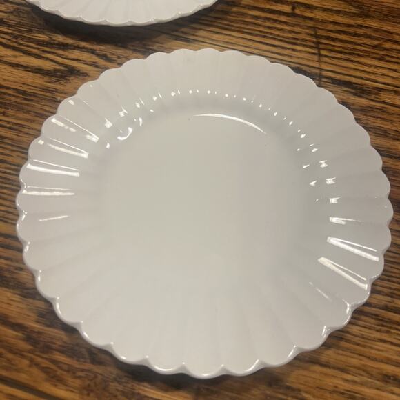 2 J & G Meakin England Classic White Pie Desert Plates RARE Scalloped EXCELLENT - Picture 4 of 5